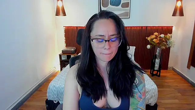 KatherineBond online show from May 7, 2026, 7:28 pm