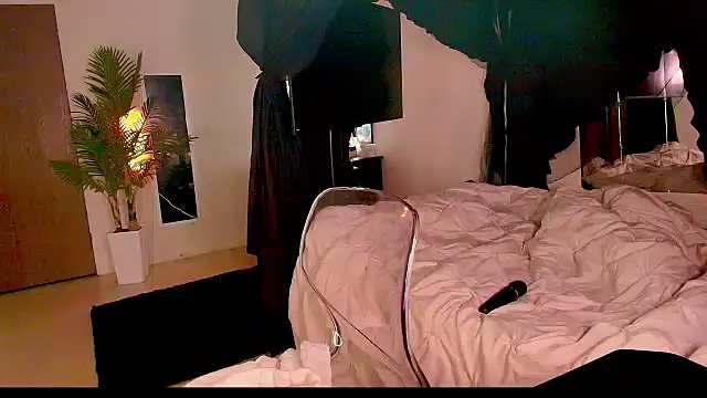 Aubreyessex online show from November 9, 2025, 4:44 pm