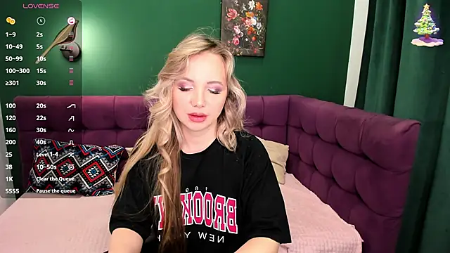EvaMoran online show from May 10, 2026, 1:42 am