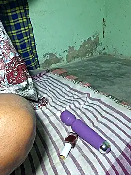 Snapshot of Priya_Bong chatting on March 4, 2026, 3:42 pm Priya Bong online show from March 4, 2026, 3:42 pm