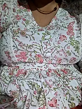 Snapshot of Priya_Bong chatting on February 23, 2026, 2:39 pm Priya Bong online show from February 23, 2026, 2:39 pm