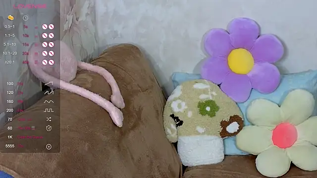 TrissMerigold9 online show from October 13, 2025, 9:11 am