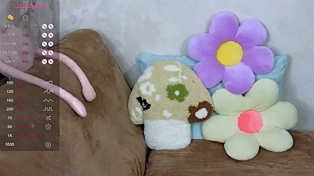 TrissMerigold9 online show from October 13, 2025, 9:16 pm