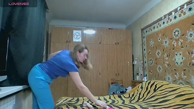 AnnaXLovers online show from October 28, 2025, 3:22 pm