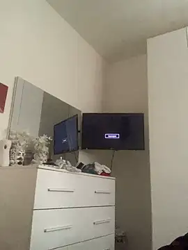 Snapshot of LaMaterialista chatting on March 17, 2026, 3:59 pm LaMaterialista online show from March 17, 2026, 3:59 pm