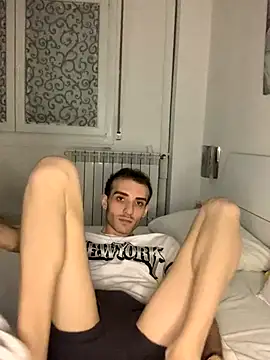 Snapshot of LaMaterialista chatting on November 17, 2025, 9:41 pm LaMaterialista online show from November 17, 2025, 9:41 pm