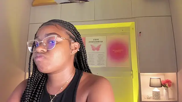 Snapshot of tamaraa_smiith chatting on March 8, 2026, 2:04 am tamaraa smiith online show from March 8, 2026, 2:04 am