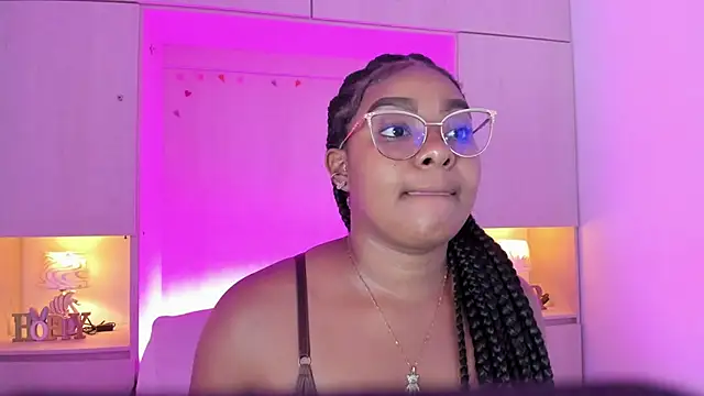 tamaraa smiith online show from October 11, 2025, 7:37 pm