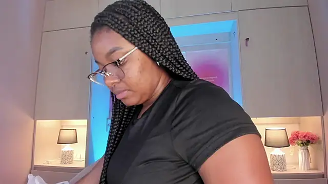 Snapshot of tamaraa_smiith chatting on June 19, 2026, 8:14 pm tamaraa smiith online show from June 19, 2026, 8:14 pm