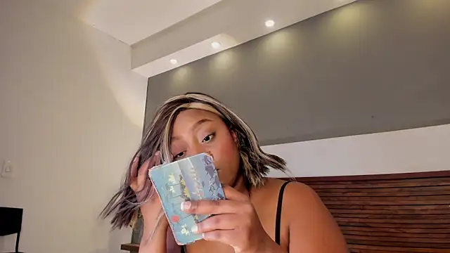 Adelehottman online show from November 13, 2025, 12:09 pm