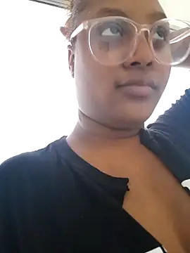 Adelehottman online show from January 7, 2026, 7:52 pm