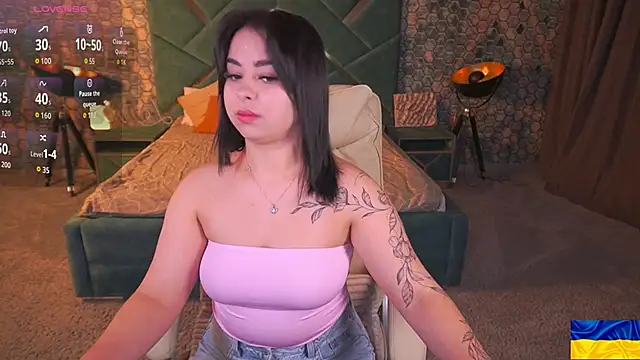 SusieWood online show from March 12, 2026, 9:08 pm