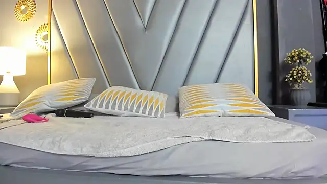 BrendaAdams  online show from July 23, 2026, 10:23 am