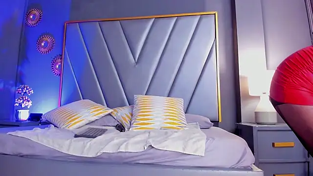 BrendaAdams  online show from September 20, 2025, 11:15 am