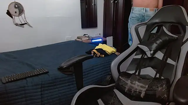 aaron blug online show from November 23, 2025, 3:55 pm