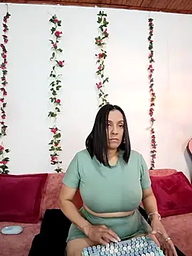 ariana lavoie- online show from November 11, 2025, 6:47 pm