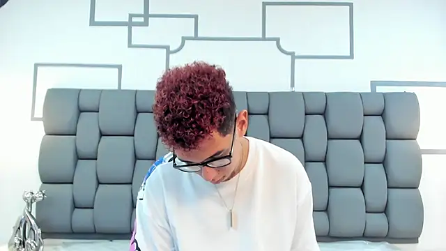 Derek and Skarlet online show from September 15, 2025, 3:34 pm