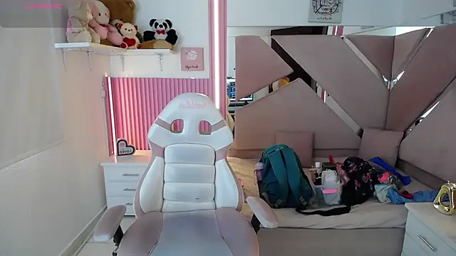  Miaaleon online show from January 13, 2026, 12:53 pm