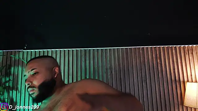 DilanJonnes  online show from September 21, 2025, 11:21 pm