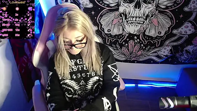 Snapshot of GamerCarrie chatting on January 2, 2025, 5:35 am GamerCarrie online show from January 2, 2025, 5:35 am