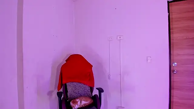 carolinemiller7 online show from October 19, 2025, 6:16 am