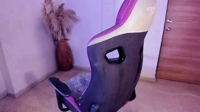 carolinemiller7 online show from December 5, 2025, 7:07 am