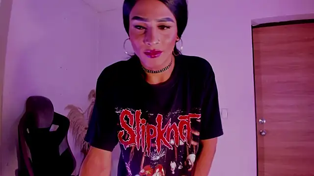 carolinemiller7 online show from December 2, 2025, 8:38 am