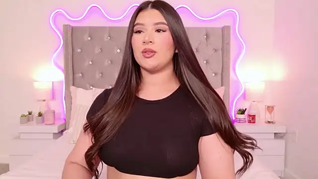 JuliaSUMMERS2022 online show from May 9, 2026, 11:30 pm