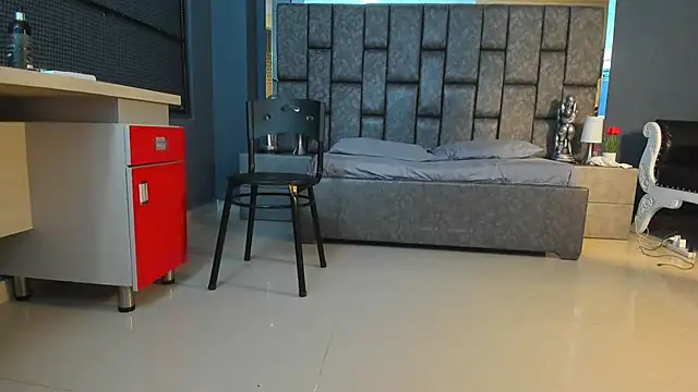 Matureyulyet online show from October 9, 2025, 8:31 pm