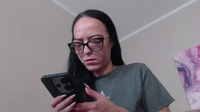 IzabelllNoir online show from July 26, 2026, 7:04 am