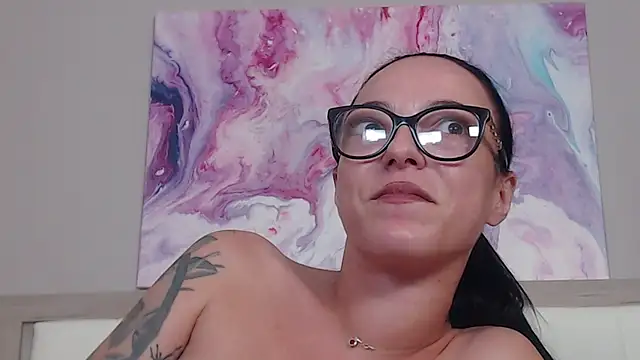 IzabelllNoir online show from June 28, 2026, 3:51 pm