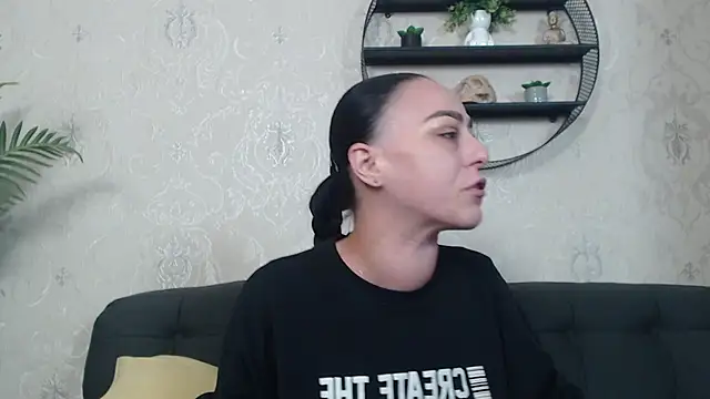 IzabelllNoir online show from November 26, 2025, 10:04 am