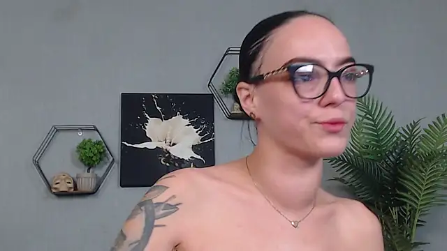 IzabelllNoir online show from April 25, 2026, 9:01 am