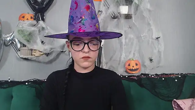 IzabelllNoir online show from October 31, 2025, 9:39 am