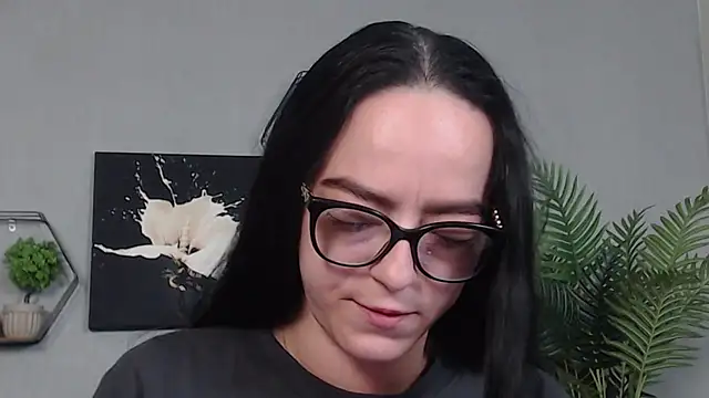IzabelllNoir online show from April 24, 2026, 9:00 am