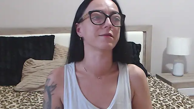 Snapshot of IzabelllNoir chatting on June 16, 2026, 7:41 am IzabelllNoir online show from June 16, 2026, 7:41 am