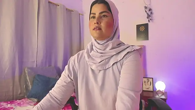 Snapshot of AishaAmin_ chatting on June 10, 2026, 12:28 pm AishaAmin online show from June 10, 2026, 12:28 pm