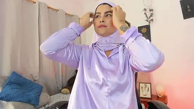 Snapshot of AishaAmin_ chatting on July 18, 2026, 12:14 pm AishaAmin online show from July 18, 2026, 12:14 pm