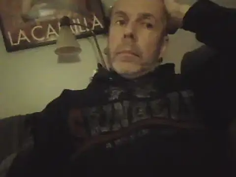 Snapshot of SHARPSkinhead chatting on December 17, 2024, 10:43 pm SHARPSkinhead online show from December 17, 2024, 10:43 pm