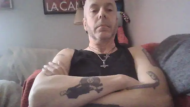 Snapshot of SHARPSkinhead chatting on January 22, 2025, 9:35 am SHARPSkinhead online show from January 22, 2025, 9:35 am