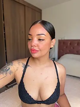 Sara LipsX online show from June 21, 2026, 7:52 pm