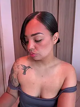 Sara LipsX online show from July 26, 2026, 9:43 pm