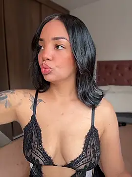 Sara LipsX online show from June 26, 2026, 10:37 pm