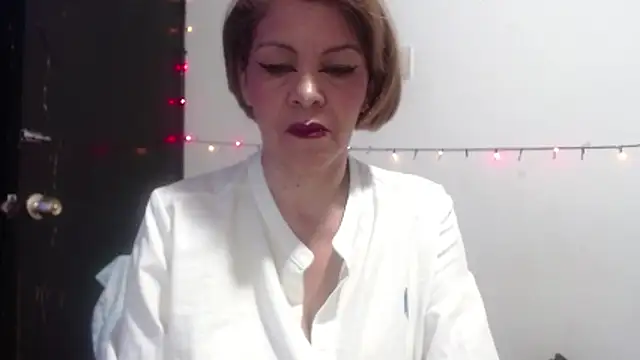 electra-mommy online show from June 10, 2026, 10:05 am