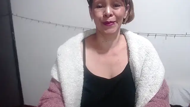 Snapshot of electra-mommy chatting on June 27, 2026, 12:22 pm electra-mommy online show from June 27, 2026, 12:22 pm