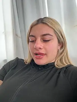 AtheneaRossi online show from September 12, 2025, 8:19 pm