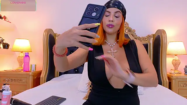 AdelinaVans online show from December 1, 2025, 11:22 am