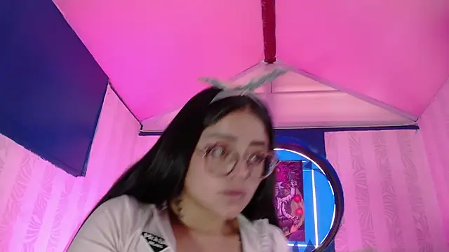 vitoria23  online show from May 26, 2026, 2:37 pm