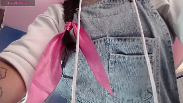 Snapshot of vitoria23_ chatting on December 5, 2025, 2:15 pm vitoria23 online show from December 5, 2025, 2:15 pm