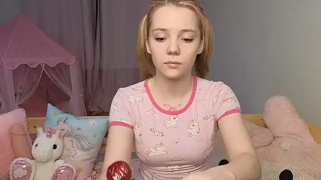 Snapshot of PrincessLittleKiki chatting on February 10, 2026, 9:36 pm PrincessLittleKiki online show from February 10, 2026, 9:36 pm